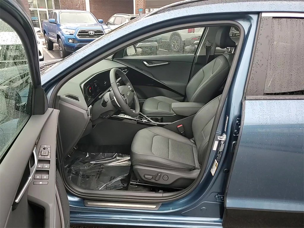 Certified 2024 Kia Niro SX Touring image 11