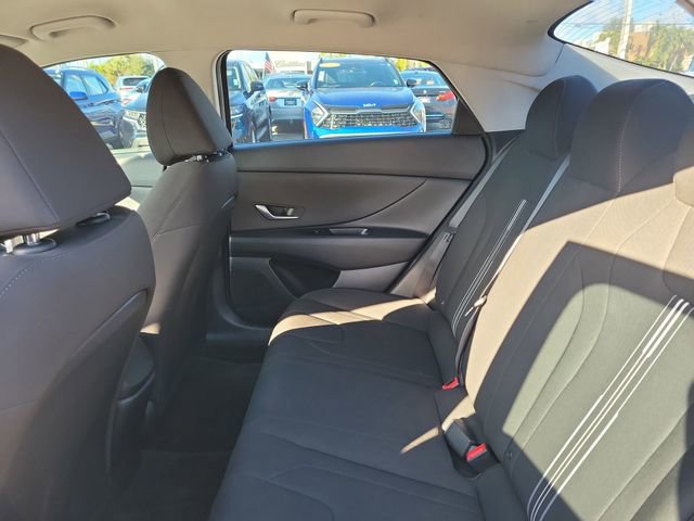 Used 2022 Hyundai Elantra SEL image 13