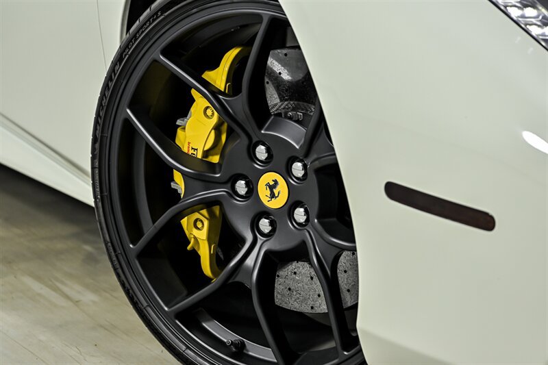 Used 2019 Ferrari 488 Spider RWD image 3