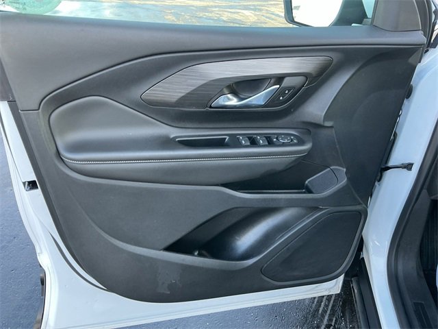 Used 2023 GMC Terrain SLE image 17