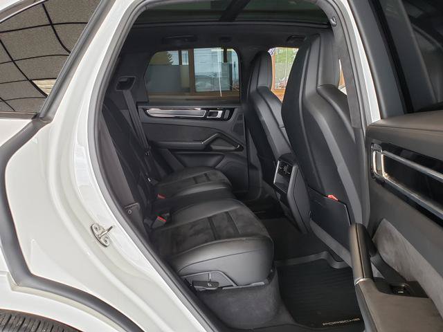 Used 2023 Porsche Cayenne GTS AWD/4WD image 17