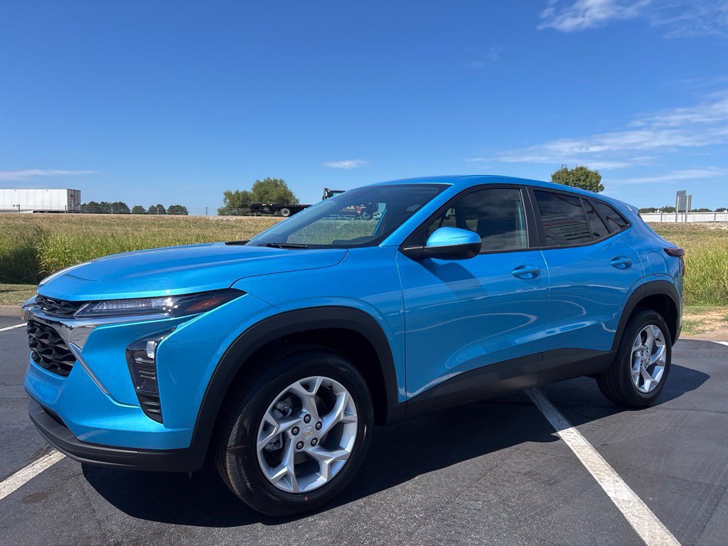 New 2026 Chevrolet Trax LS w/ LS Convenience Package FWD image 1