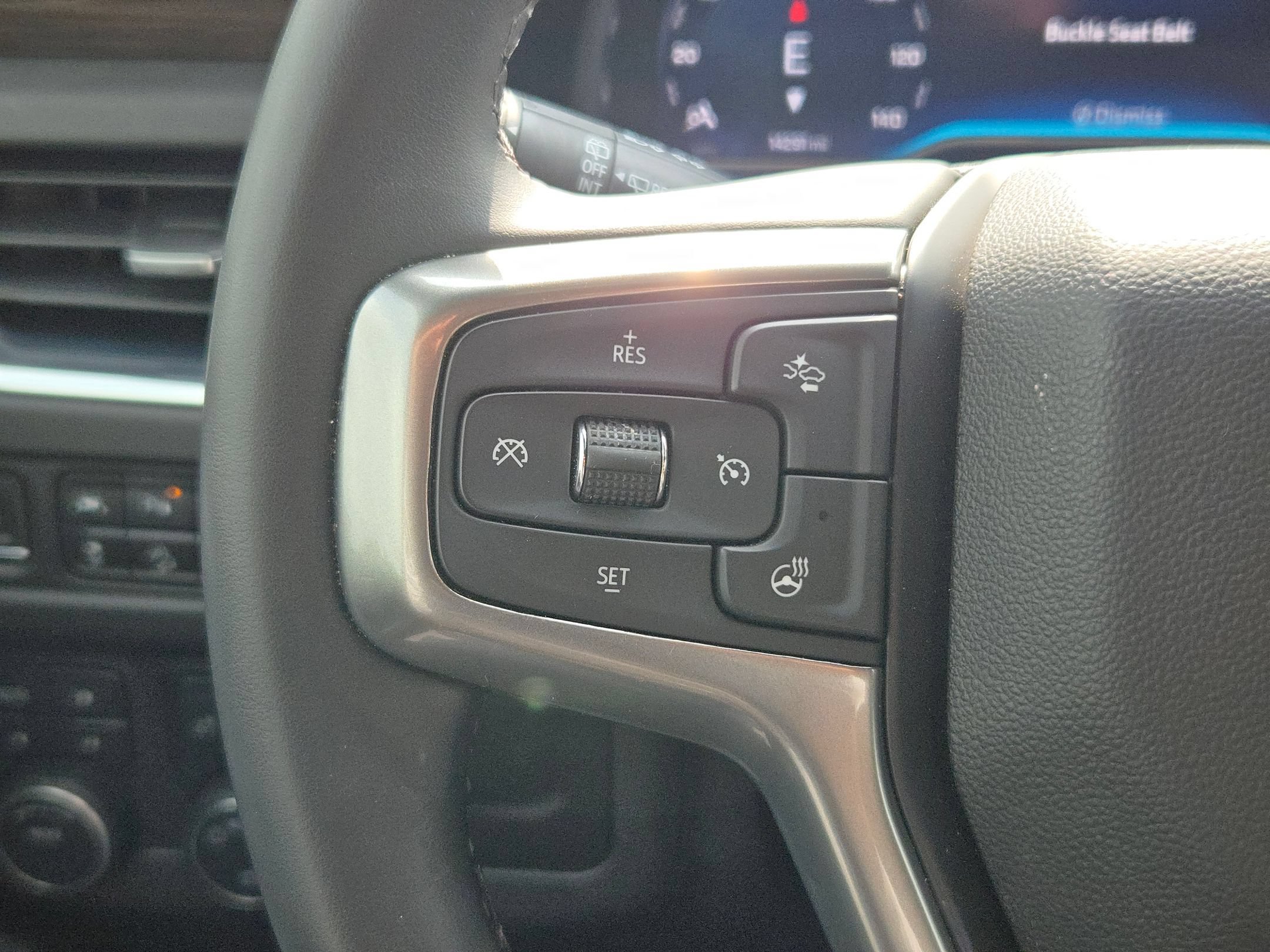 Used 2023 Chevrolet Suburban Z71 w/ Luxury Package AWD/4WD image 21