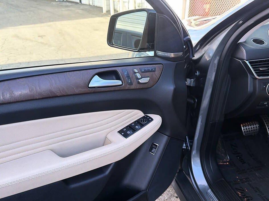 Used 2017 Mercedes-Benz GLE 43 AMG 4MATIC Coupe w/ Premium 3 Package image 4