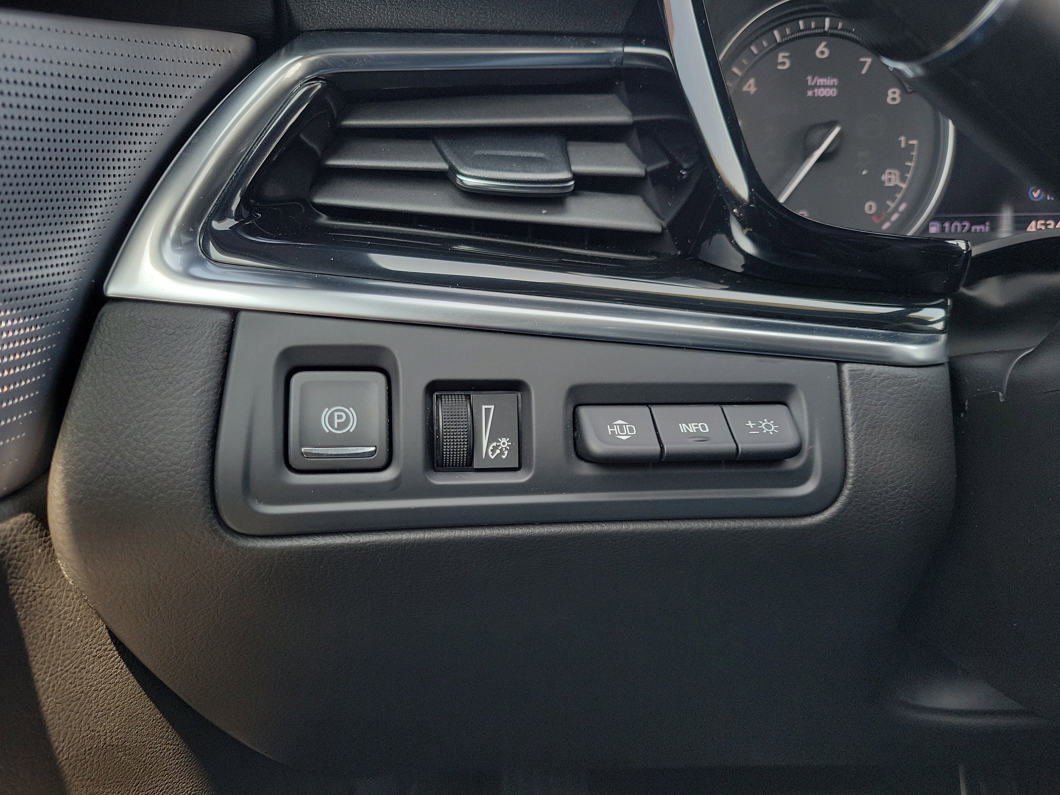 Certified 2024 Cadillac XT6 Sport w/ LPO, Onyx Lite Package image 30