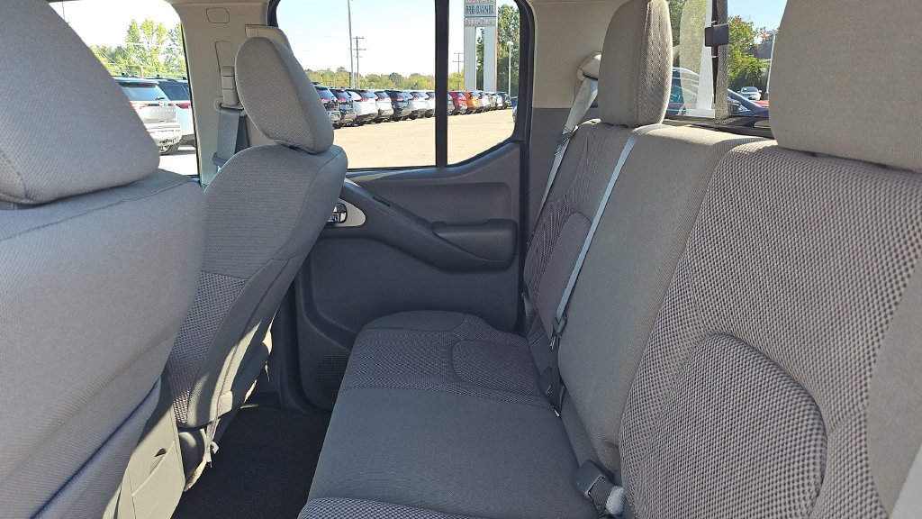 Certified 2020 Nissan Frontier SV w/ Midnight Edition Floor Mats RWD image 5