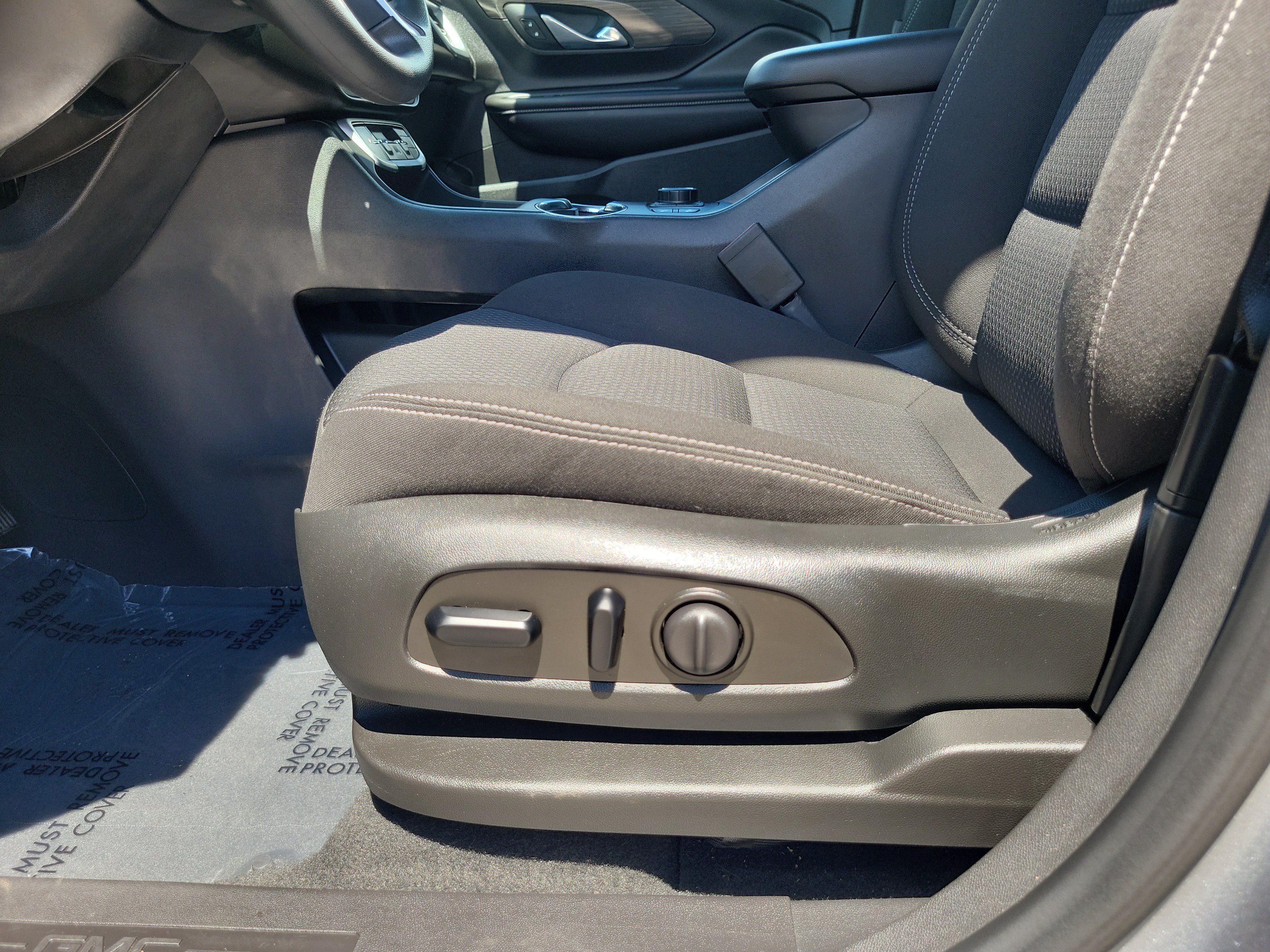 Used 2024 GMC Terrain SLE w/ Driver Convenience Package FWD image 12