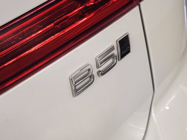 Certified 2025 Volvo XC60 B5 Core AWD/4WD image 13