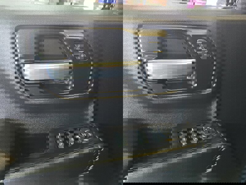 Used 2020 Chevrolet Silverado 1500 Custom w/ Custom Value Package image 17