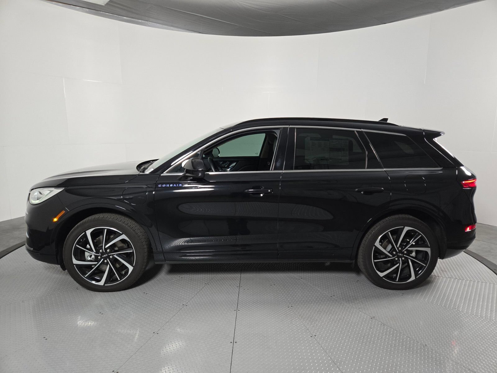 New 2025 Lincoln Corsair Grand Touring w/ Rear Removable Package Tray AWD/4WD image 8