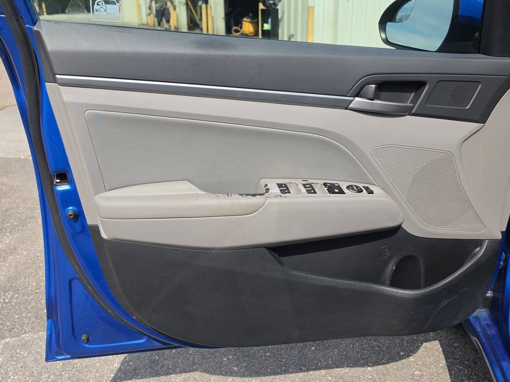 Used 2017 Hyundai Elantra SE FWD image 15