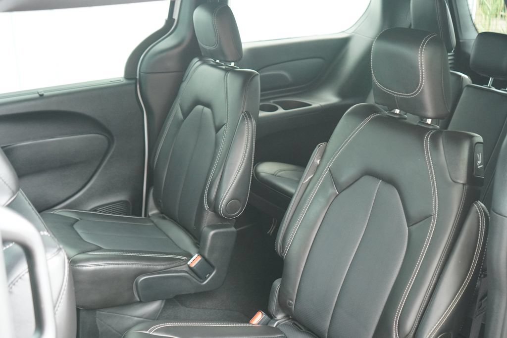 Used 2025 Chrysler Pacifica Select FWD image 26