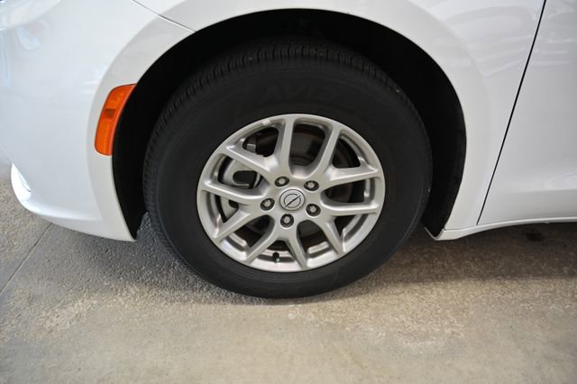 Used 2025 Chrysler Pacifica Select FWD image 32