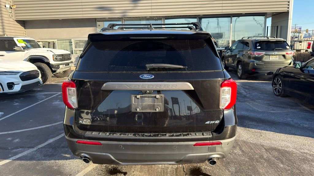 Used 2022 Ford Explorer XLT w/ Equipment Group 202A image 4