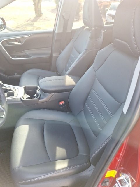 Used 2021 Toyota RAV4 XLE Premium image 16