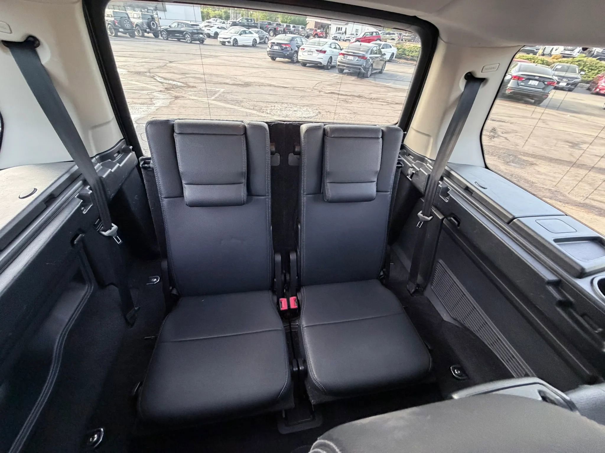 Used 2015 Land Rover LR4 HSE AWD/4WD image 23