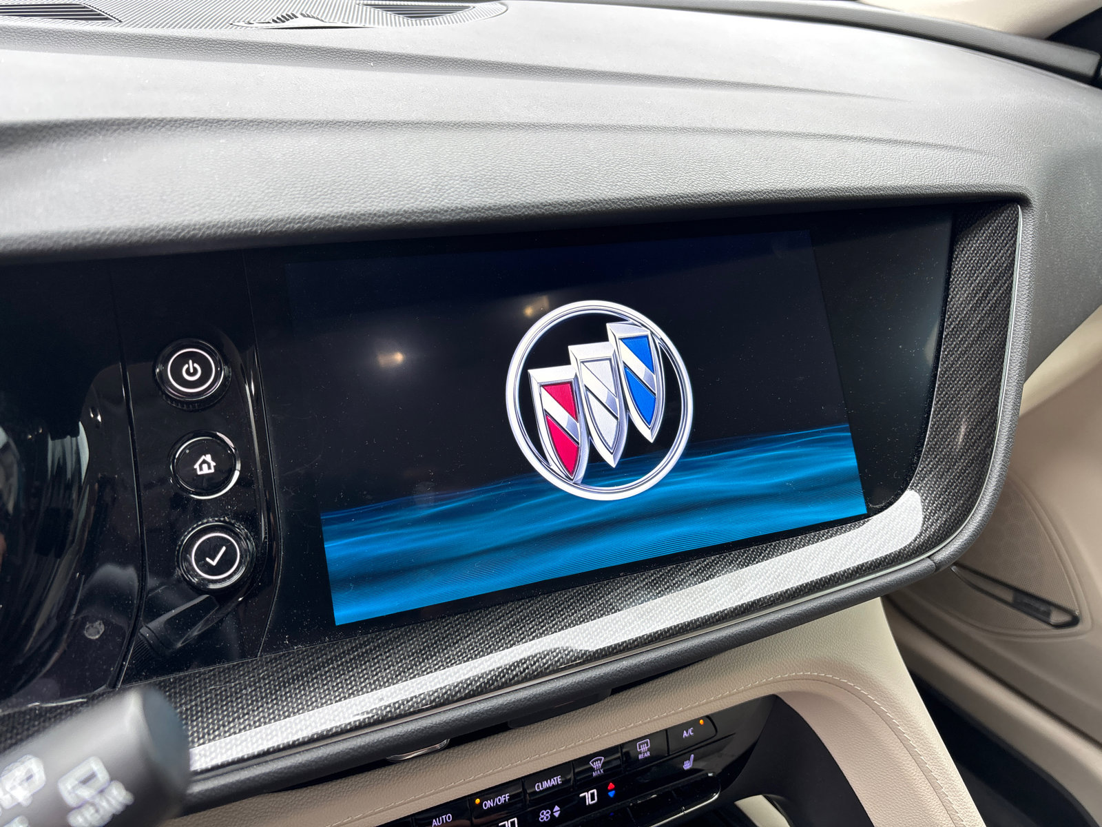 Used 2021 Buick Envision Essence w/ Technology Package I FWD image 19