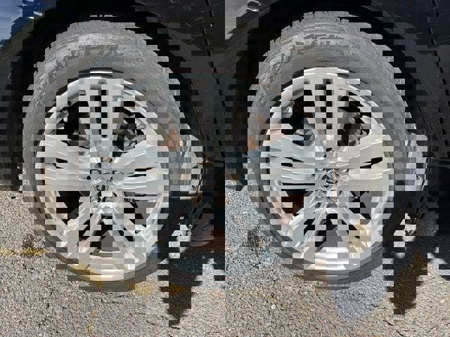 Used 2013 Jaguar XJ Base image 12