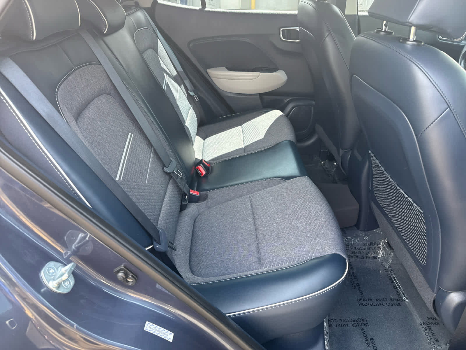 Used 2023 Hyundai Venue Limited image 14