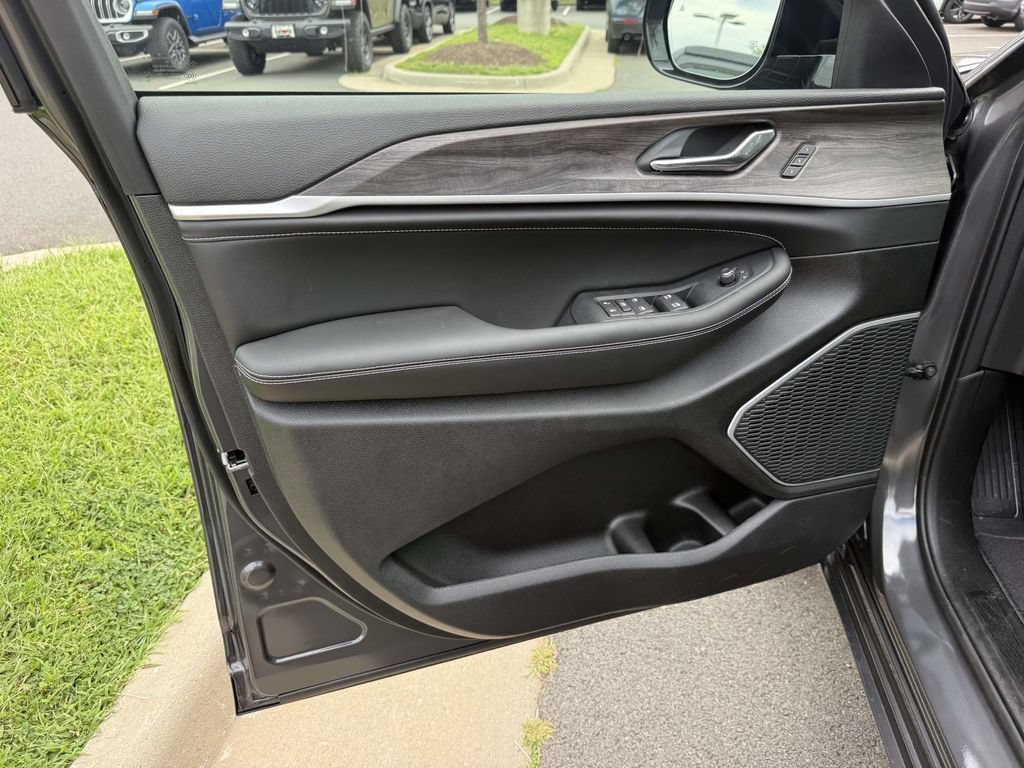 New 2026 Jeep Grand Cherokee Limited AWD/4WD image 31