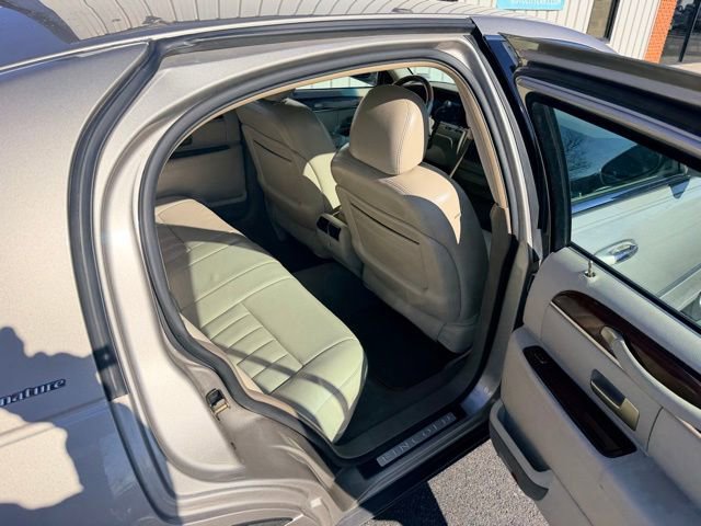 Used 2003 Lincoln Town Car Signature image 29