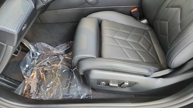 Used 2026 BMW 550e xDrive image 35