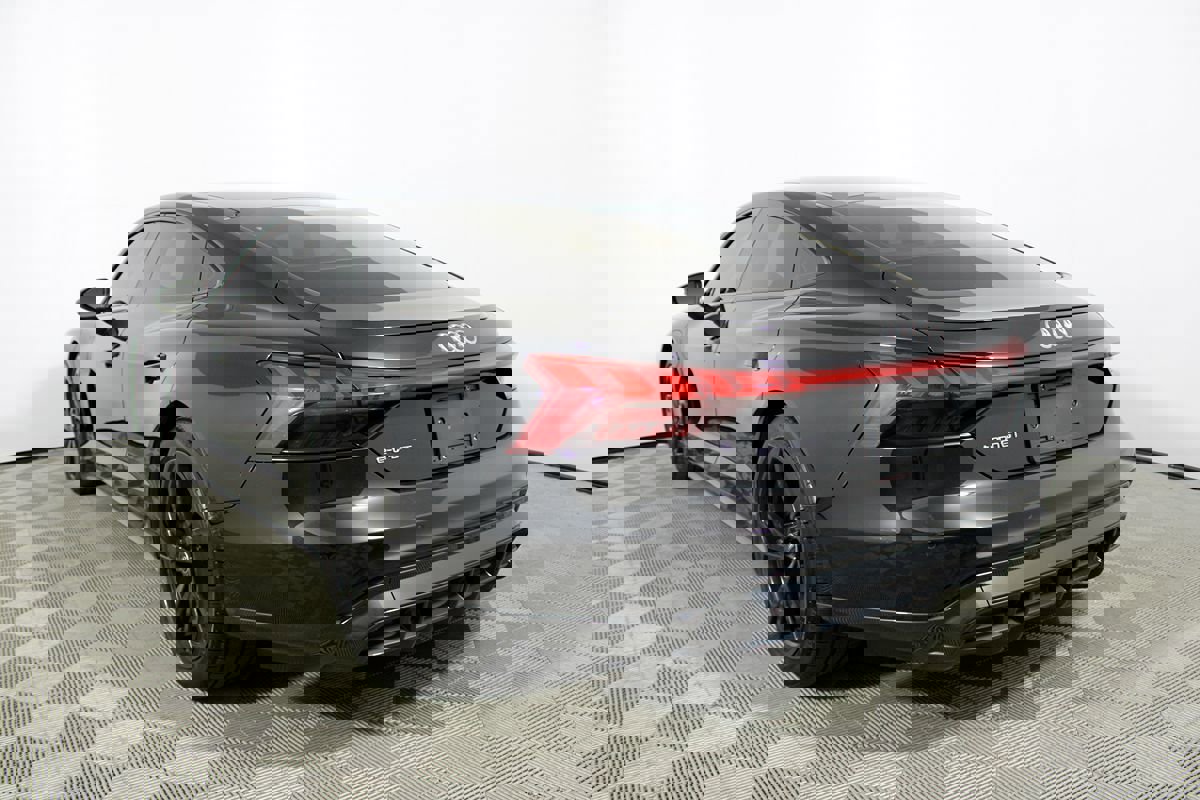 Used 2024 Audi e-tron GT Premium Plus image 44