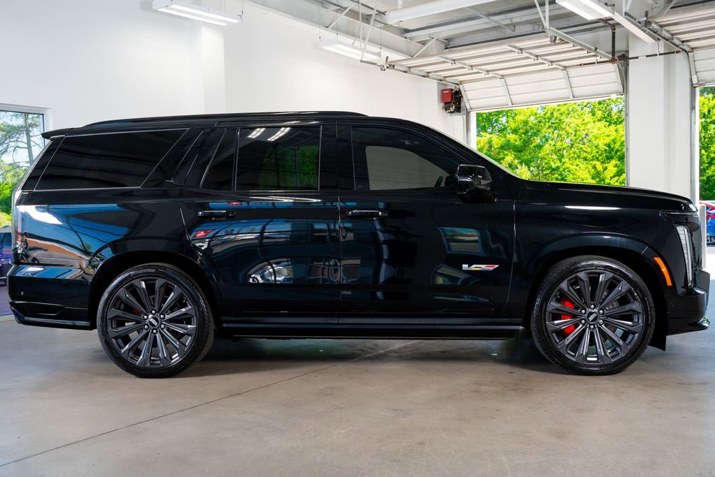 Used 2025 Cadillac Escalade V image 7