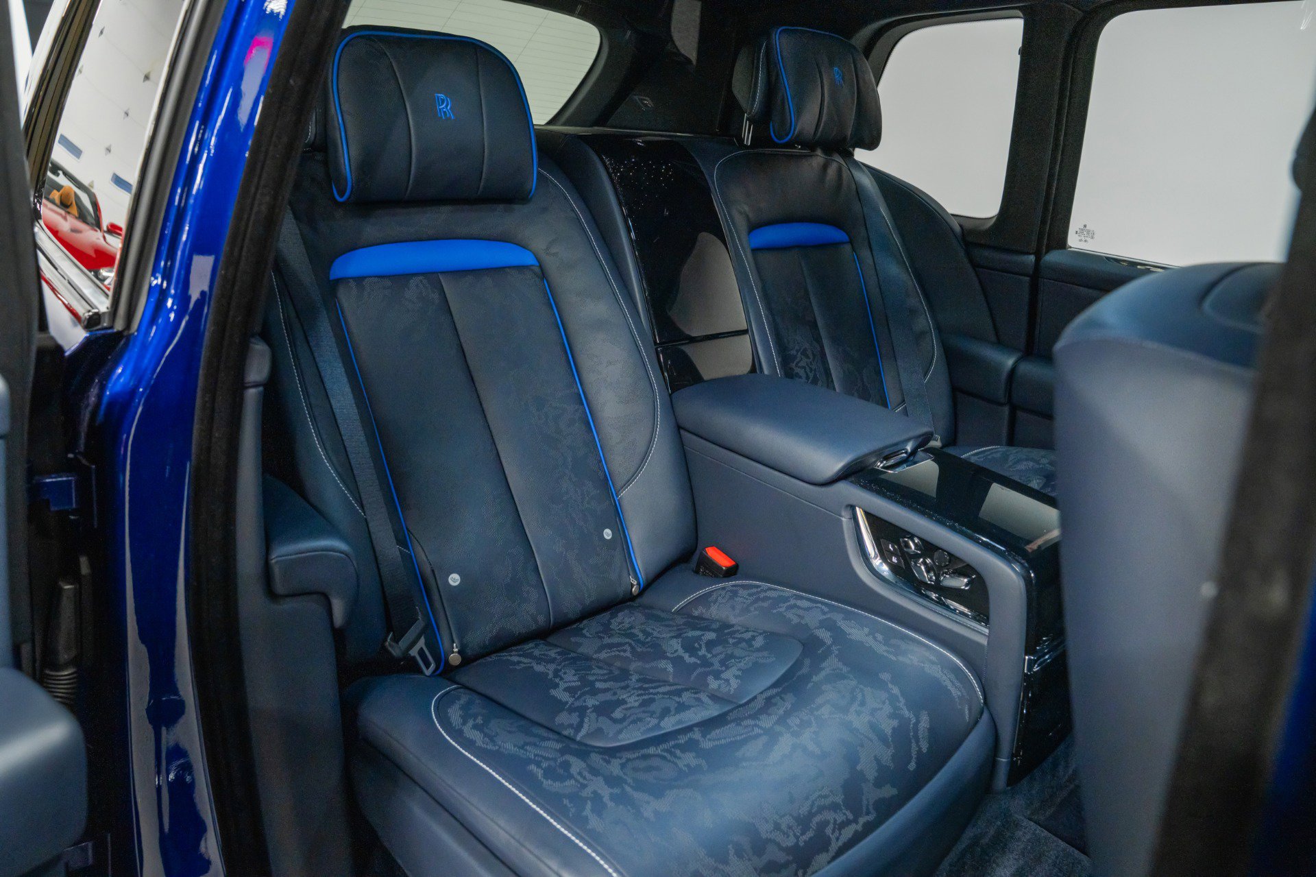 Used 2024 Rolls-Royce Cullinan Black Badge image 42