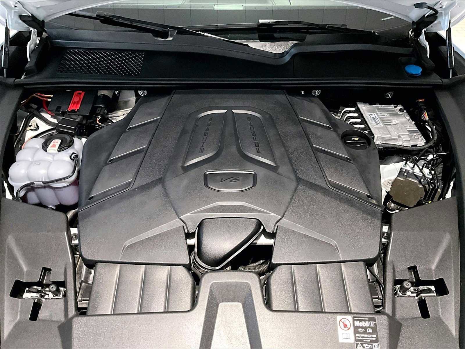 Used 2025 Porsche Cayenne image 24