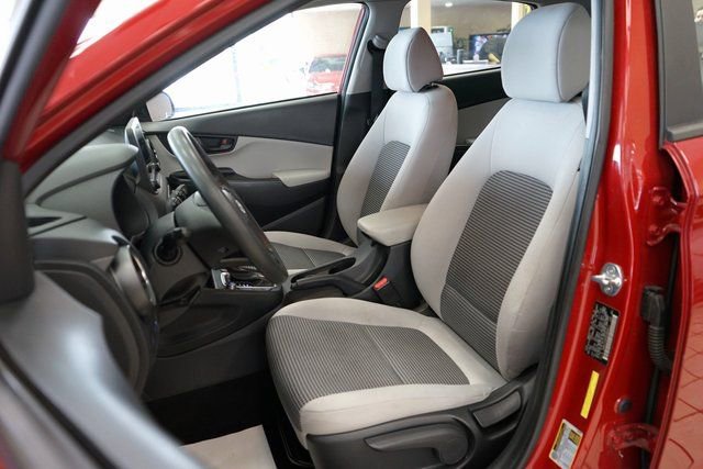 Used 2022 Hyundai Kona SE image 2