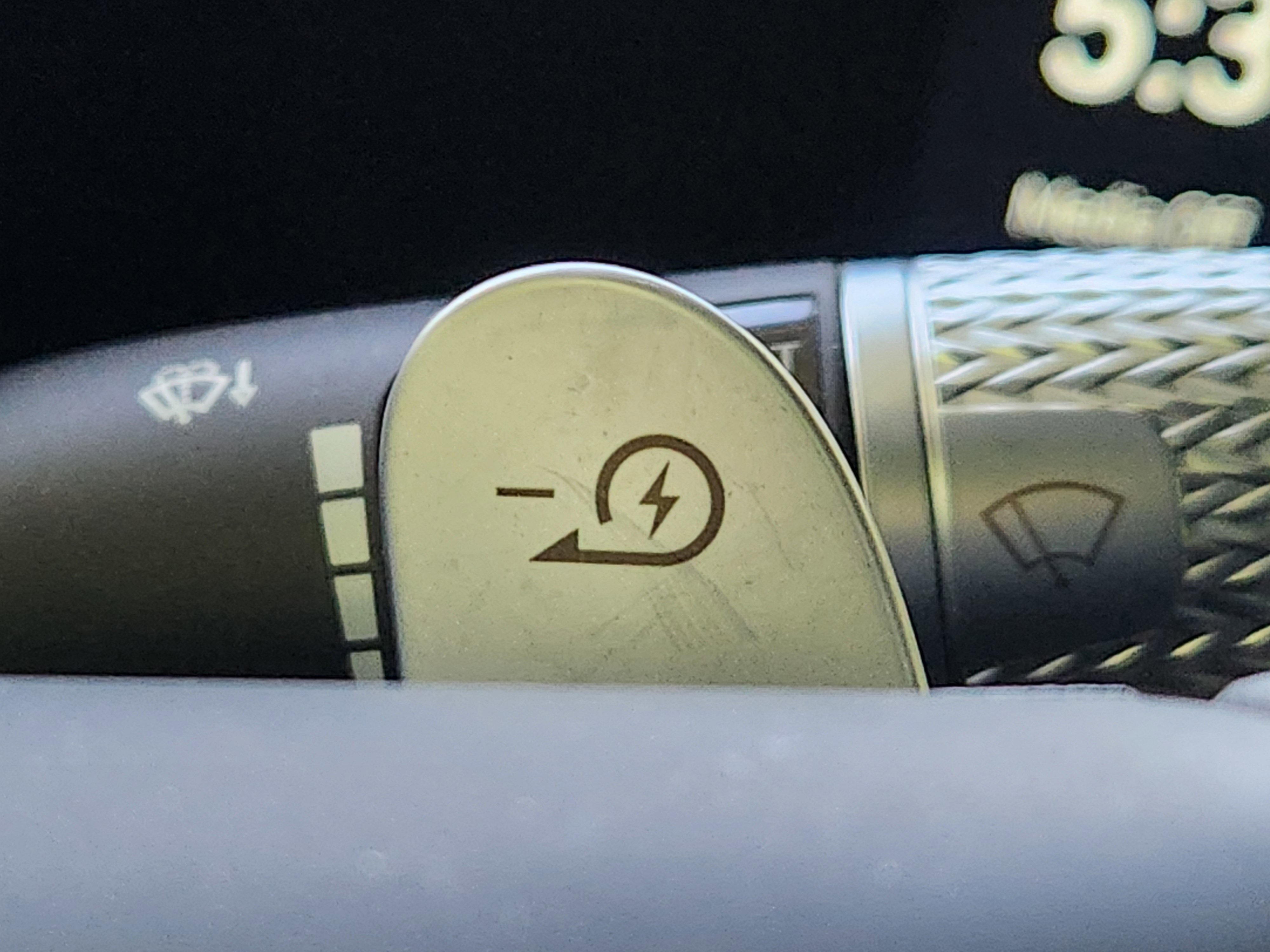 Used 2025 Genesis GV60 RWD image 18