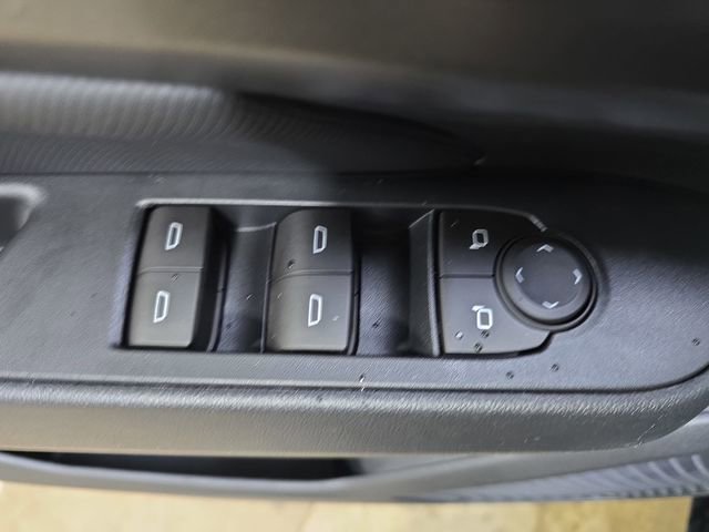 New 2026 Chevrolet Equinox EV LT image 28