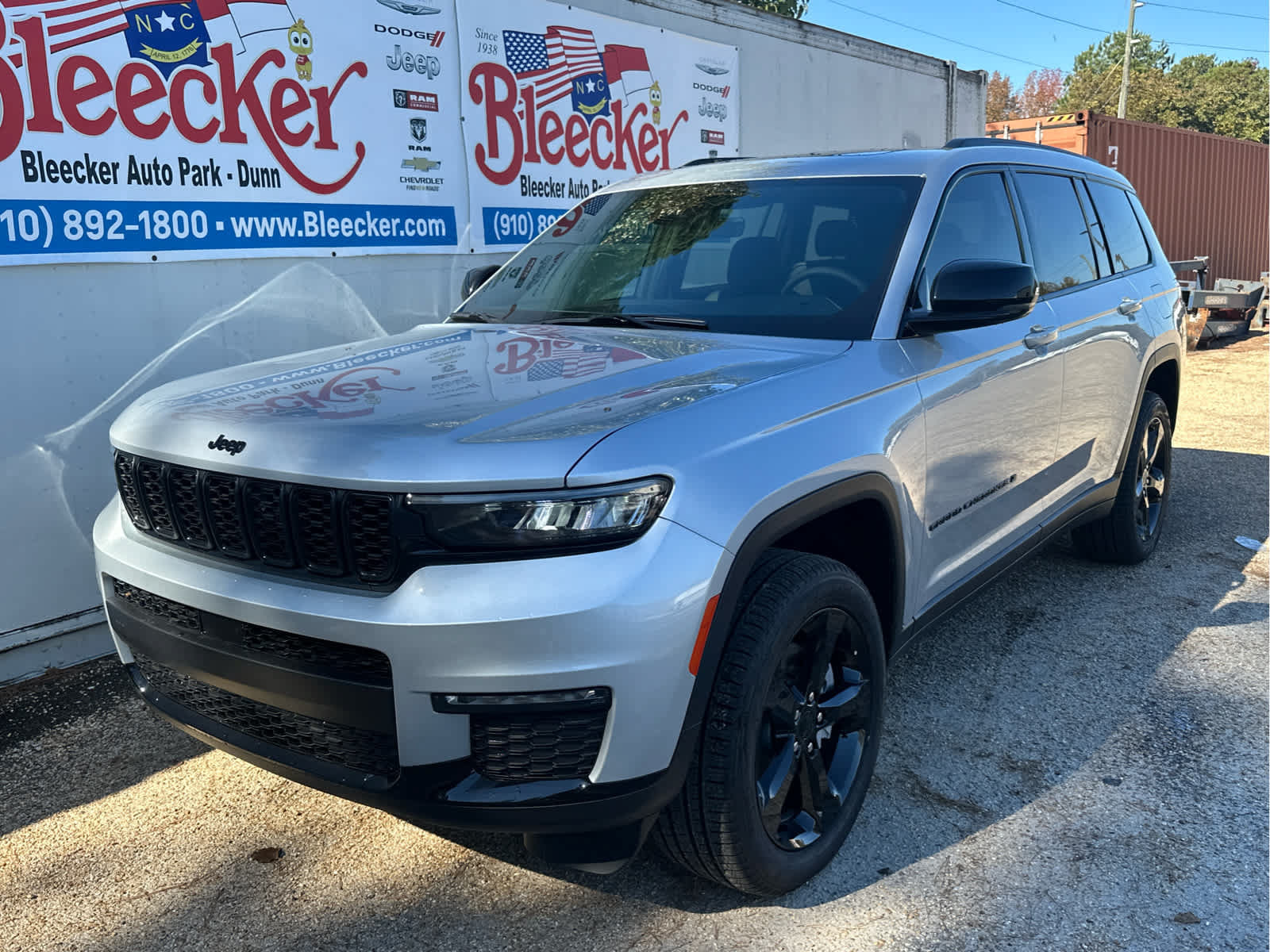 New 2025 Jeep Grand Cherokee L Limited w/ Black Appearance Package AWD/4WD image 6