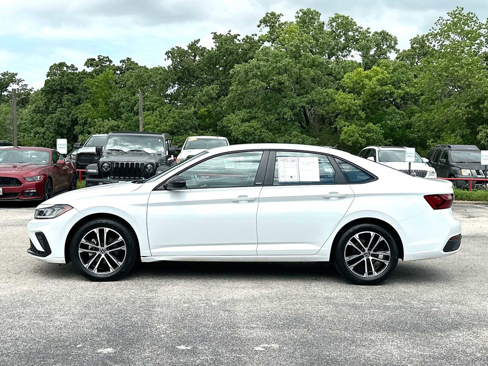 Used 2025 Volkswagen Jetta Sport image 12
