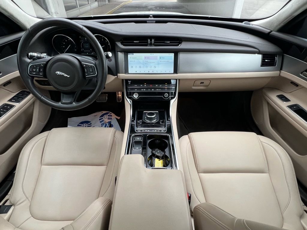 Used 2019 Jaguar XF Premium image 2