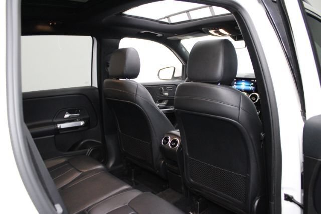 Used 2020 Mercedes-Benz GLB 250 4MATIC w/ Premium Package image 26