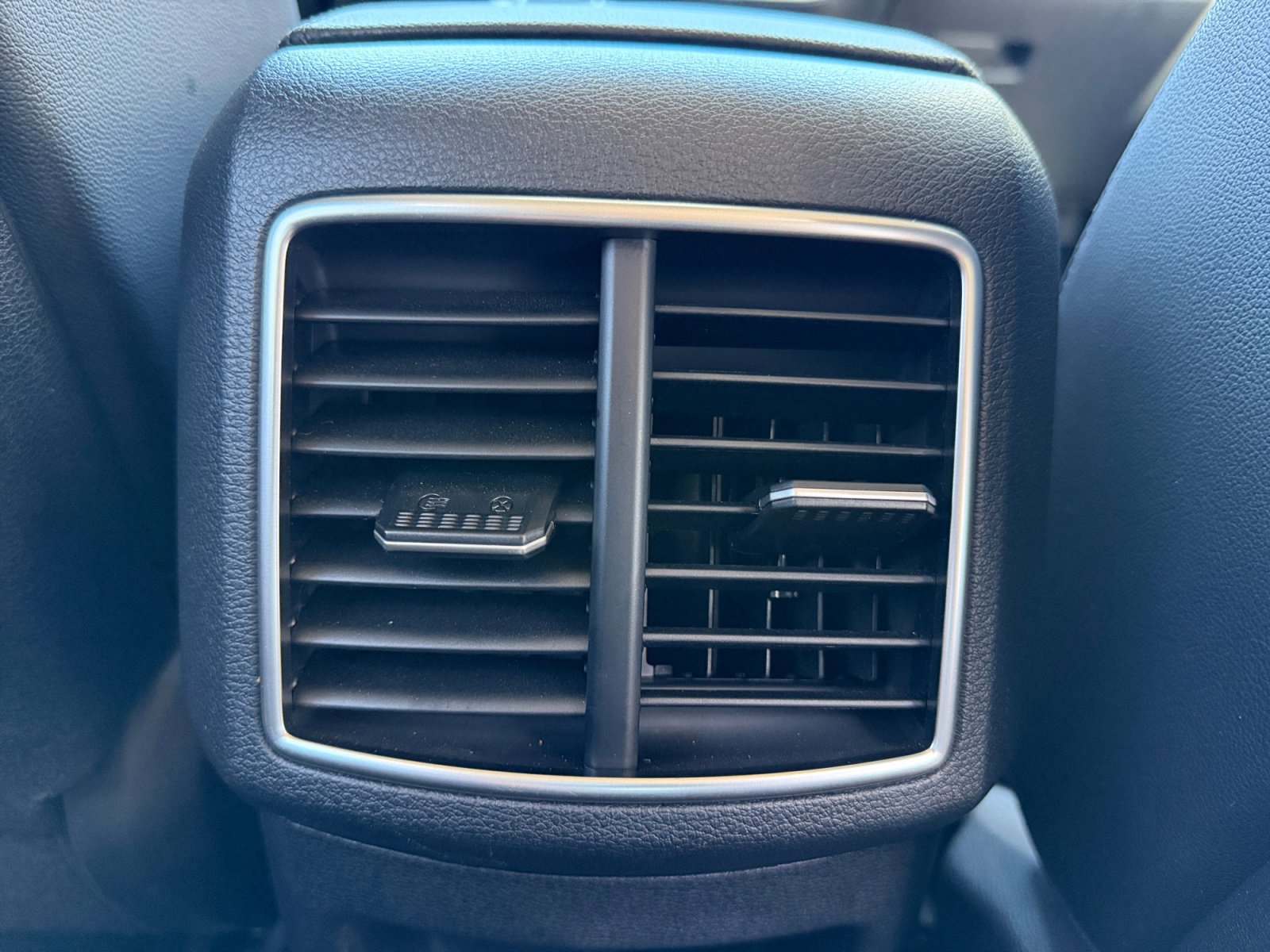 Used 2025 Kia Sportage SX image 32