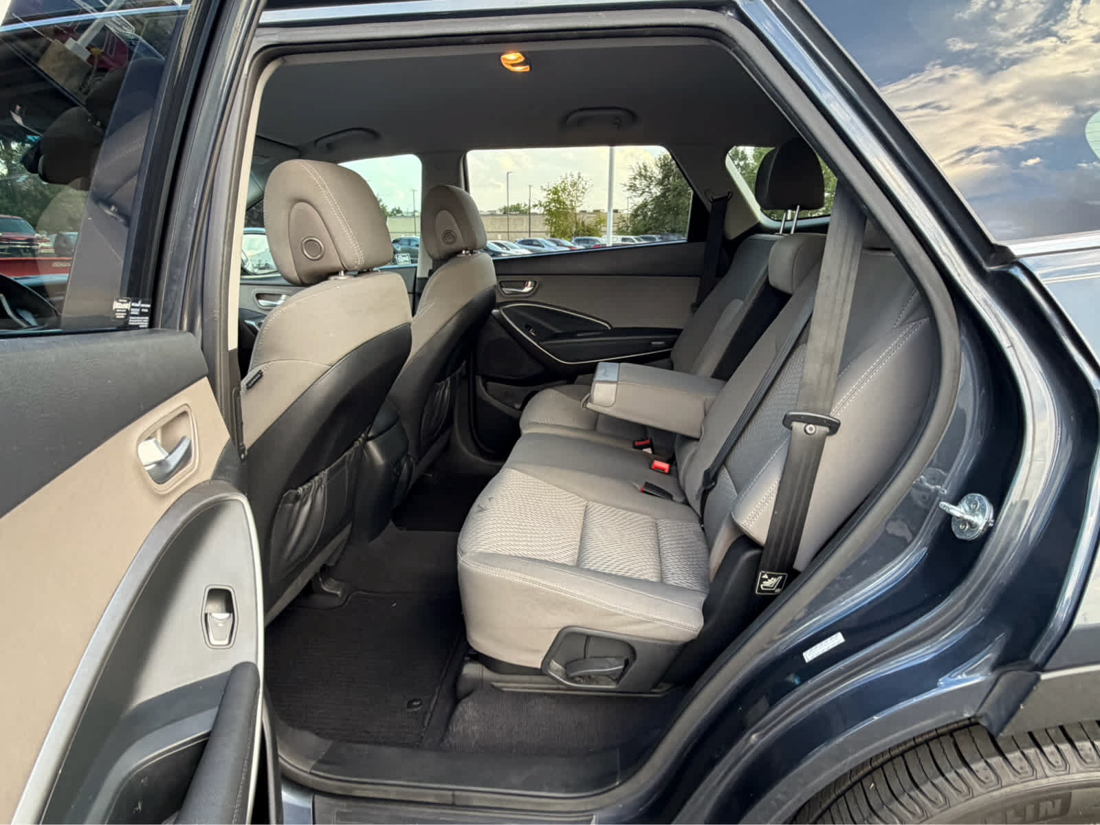 Used 2017 Hyundai Santa Fe SE w/ Cargo Package FWD image 14