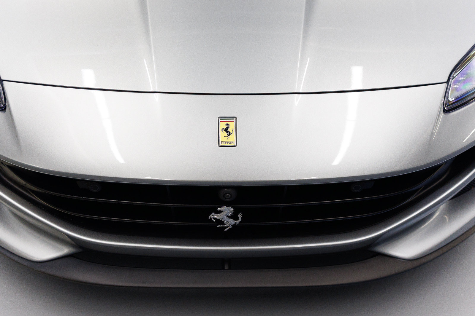 Used 2019 Ferrari Portofino RWD image 9