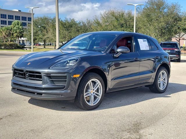 Used 2024 Porsche Macan image 3