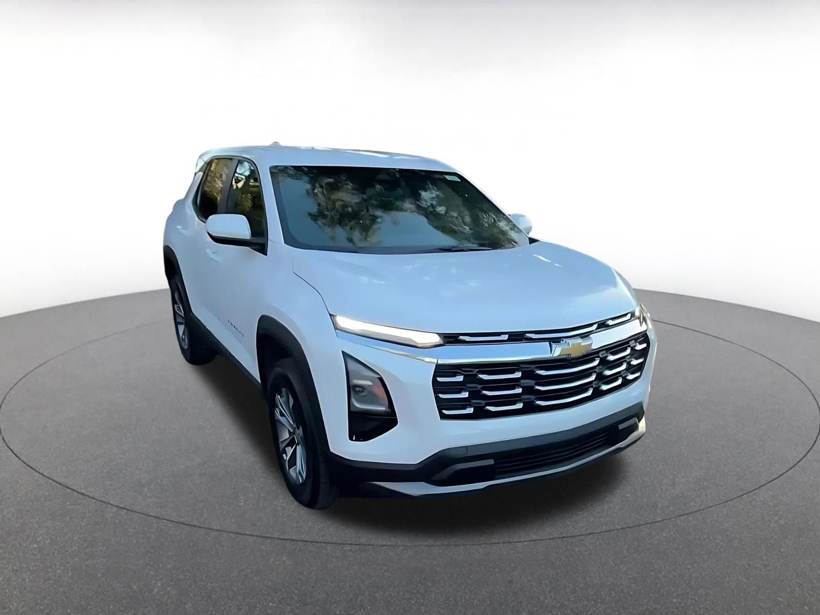 Used 2025 Chevrolet Equinox LT image 3