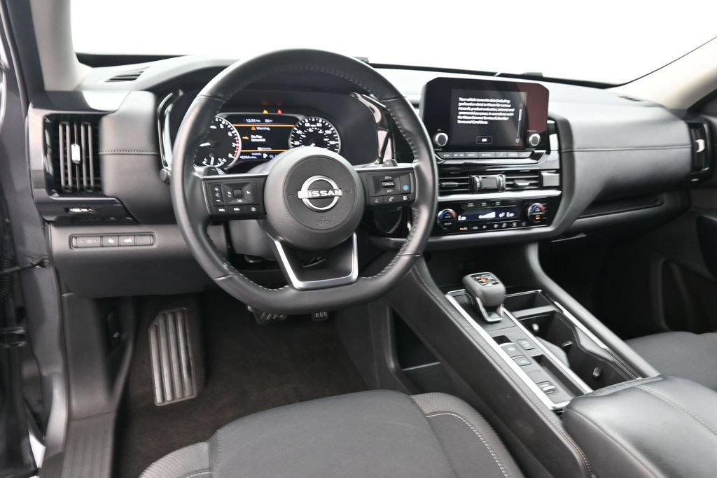 Used 2025 Nissan Pathfinder SV FWD image 18