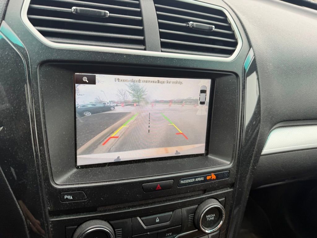 Used 2016 Ford Explorer XLT w/ Equipment Group 202A AWD/4WD image 19