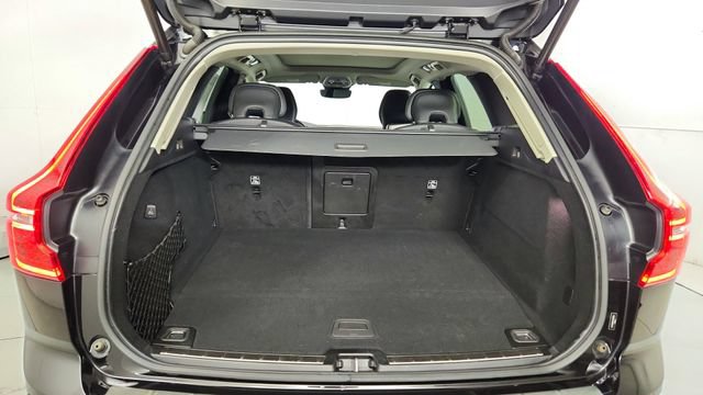 Certified 2023 Volvo XC60 T8 Plus AWD/4WD image 40