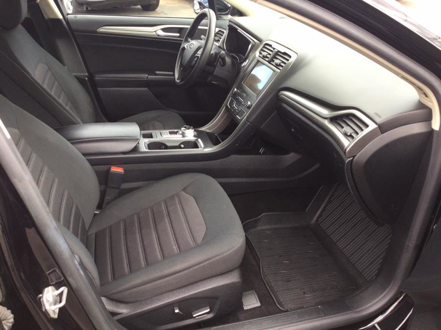 Used 2020 Ford Fusion SE image 21