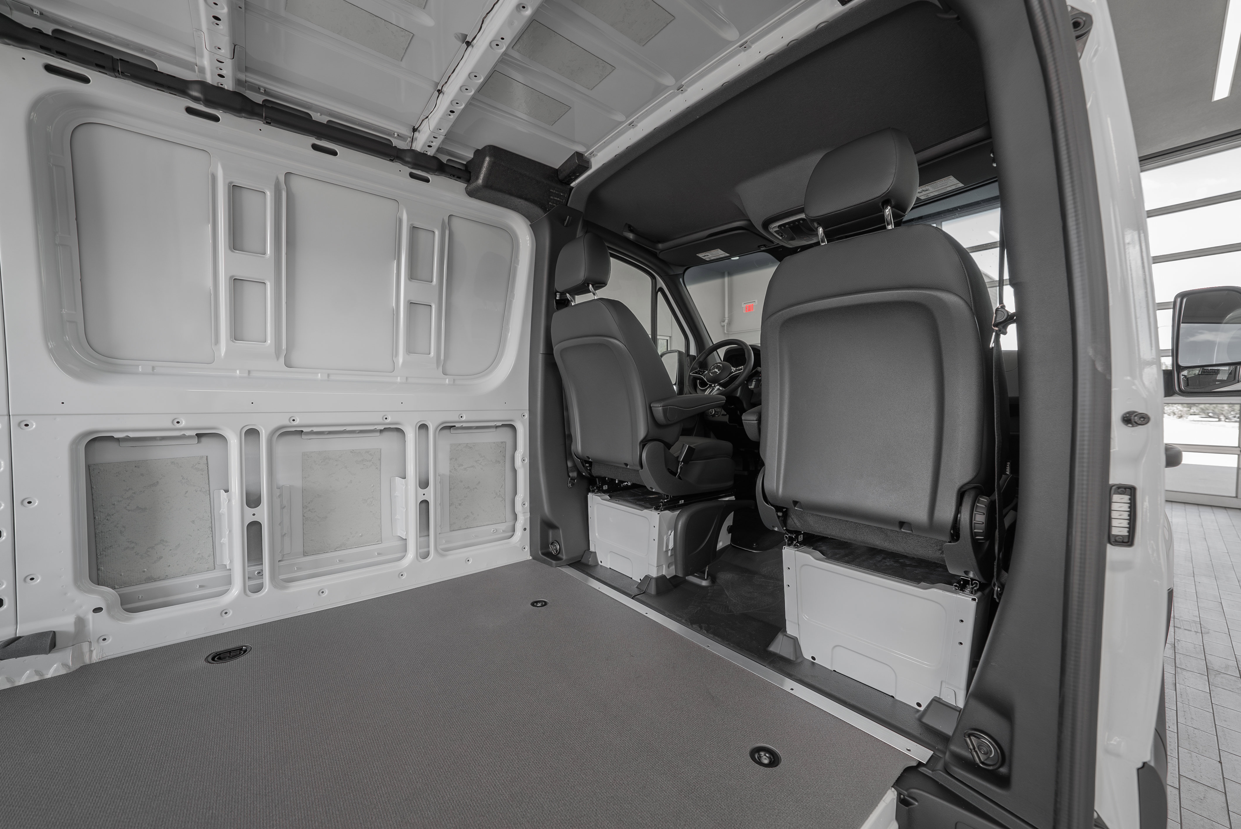 Used 2025 Mercedes-Benz Sprinter 2500 image 25