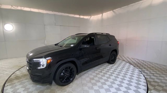 Used 2023 GMC Terrain SLE w/ Driver Convenience Package FWD image 7