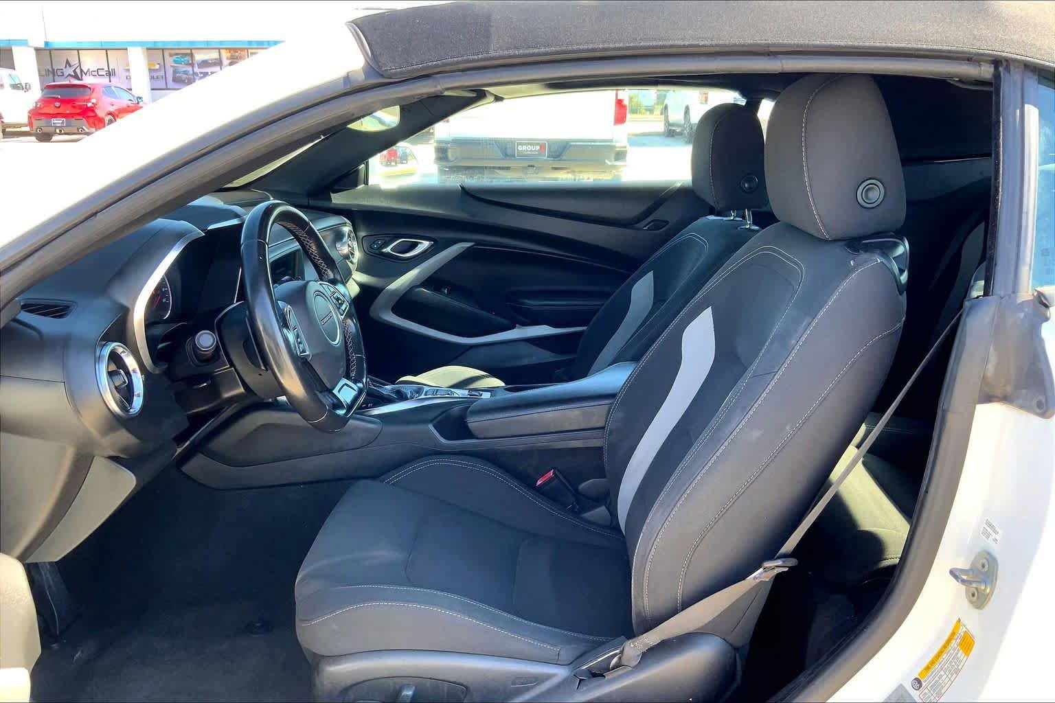 Used 2019 Chevrolet Camaro LT RWD image 7
