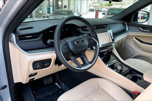New 2026 Jeep Grand Cherokee L Limited w/ Limited Altitude Package AWD/4WD image 6
